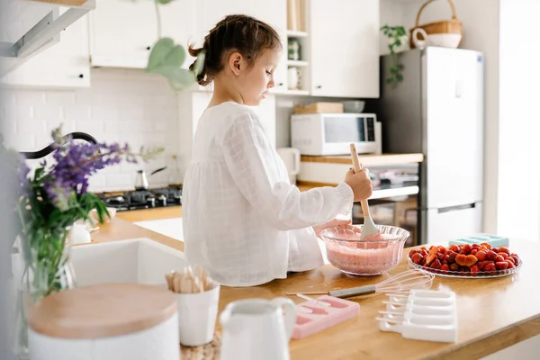 Homemade Ice Cream Cute Little Girl Preparing Homemade Strawberry Ice — Stock Photo, Image