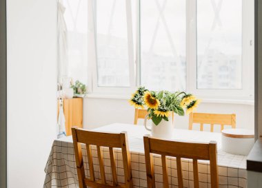 Sunflowers bouquet in vase on the table