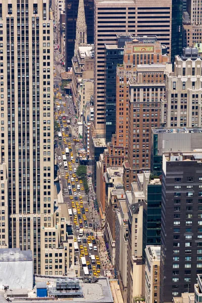 Ταξί-Ράδιο ταξί και αυτοκίνητα σε ένα δρόμο της Νέας Υόρκης — Φωτογραφία Αρχείου