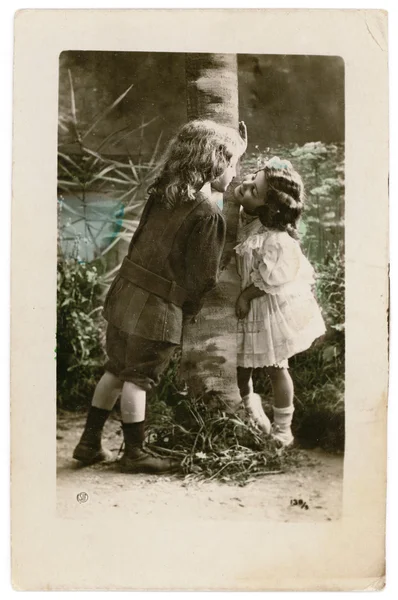 Vintage Postcard Young Kids in Love — Stock Photo, Image