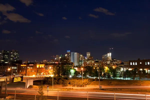 Downtown denver colorado på natten — Stockfoto