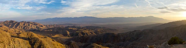 Panoramatický pohled pouštní krajiny — Stock fotografie