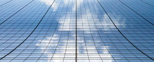 Tall Modern Skyscraper Building Clouds Reflected Glass Windows Manhattan New — Stock Photo, Image