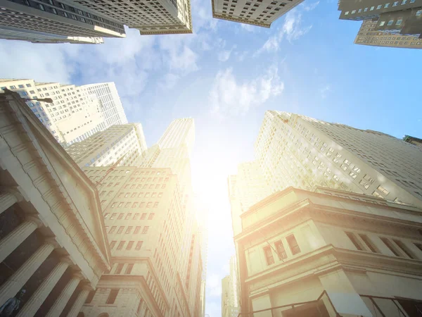 Looking Skyline Buildings Wall Street Manhattan New York City Sun — Stock Photo, Image