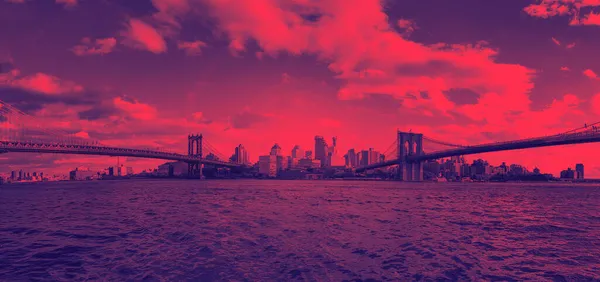 Небо Над Бруклином Между Манхэттенским Бруклинским Мостами Нью Йорке Эффектом — стоковое фото