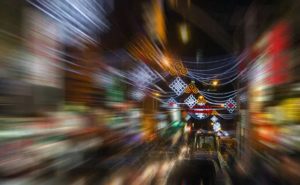 Motion Elmosódott Elvont Fények Egy Forgalmas Éjszakai Utcai Jelenet Chinatown — Stock Fotó