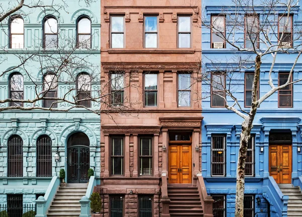New York 'ta Manhattan' ın yukarı batı yakasındaki renkli eski binaların dış görünüşü.