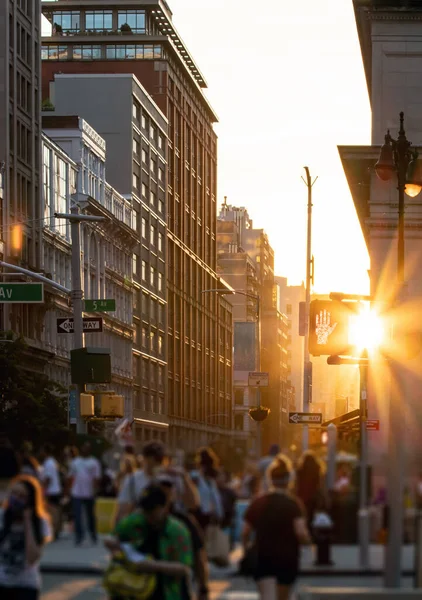 Crowds People Walking Busy Street Sunlight Shining Background Buildings — Stok fotoğraf