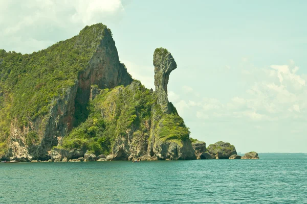 Mountains large rock in sea. — Stock Photo, Image