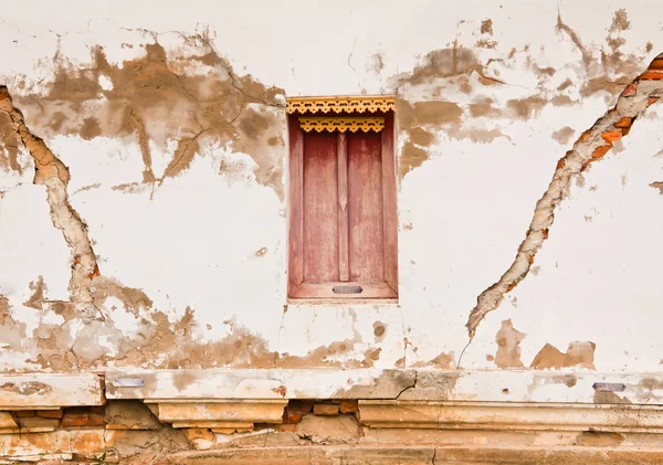 Raam aan de muur. — Stockfoto