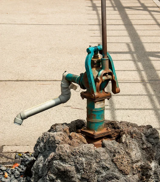 Waterpomp met de hand. — Stockfoto