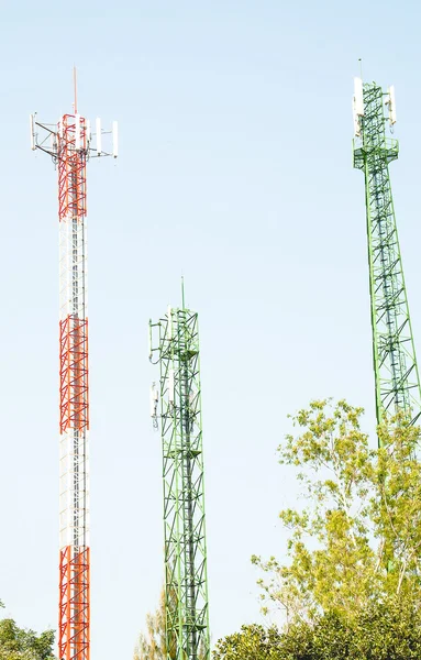 Torre de antena moderna — Fotografia de Stock