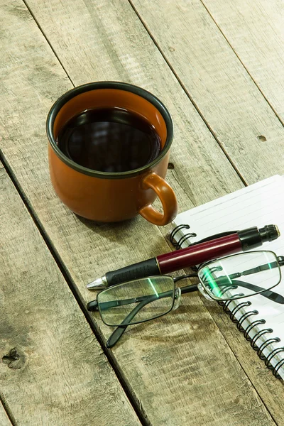 Taza de café con cuaderno — Foto de Stock