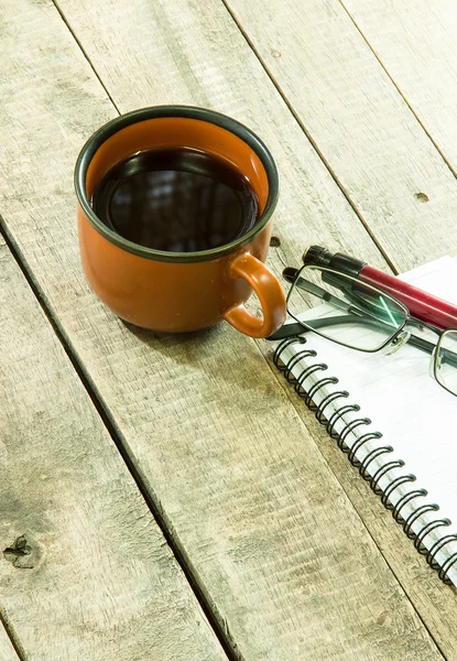 Tazza di caffè con taccuino — Foto Stock