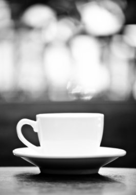 siyah ve beyaz kadar kahve