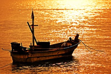 gün batımında tekne Asya tarzı