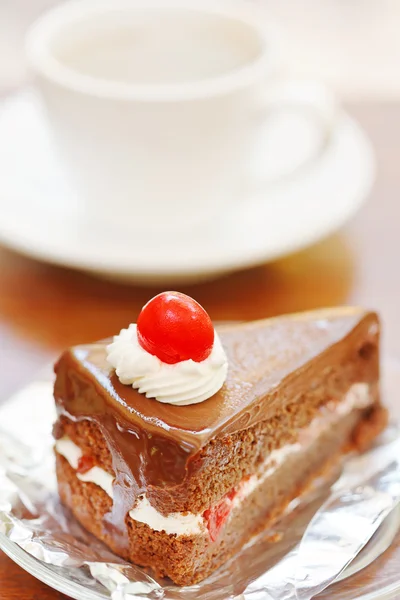 Schokoladenkuchen und Kaffeetasse — Stockfoto