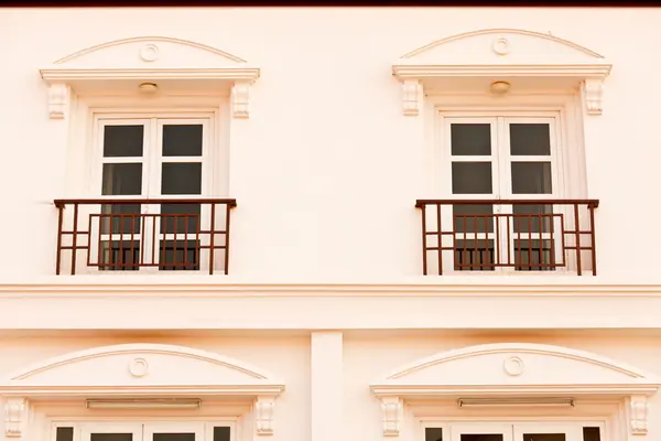 Janelas de edifício moderno — Fotografia de Stock