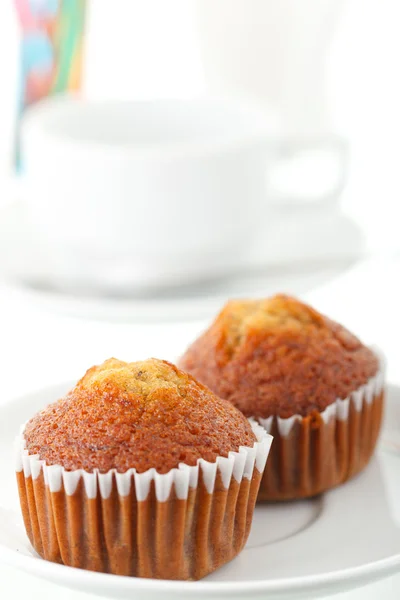 Pezzi di torta di banana e tazza di caffè — Foto Stock