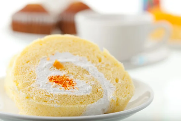 Pedazo de pastel y taza de café —  Fotos de Stock