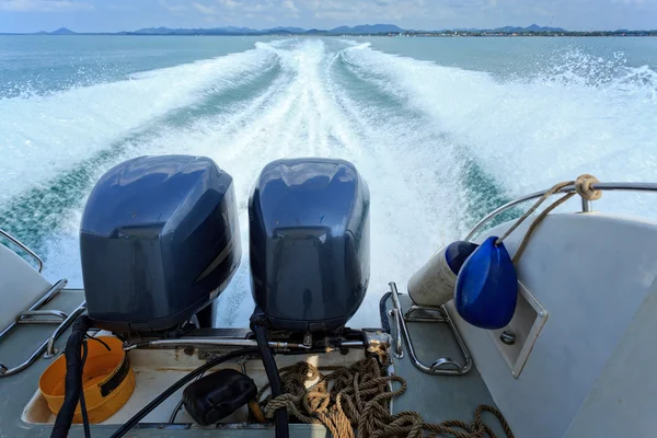 Water behind running speed boat — Stock Photo, Image