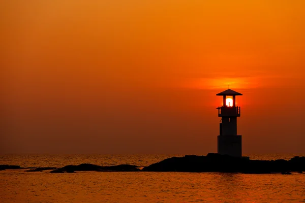 Coucher de soleil behide phare — Photo