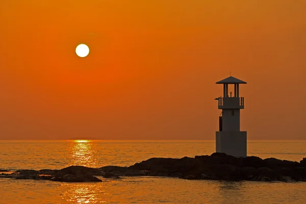 Leuchtturm bei Sonnenuntergang — Stockfoto