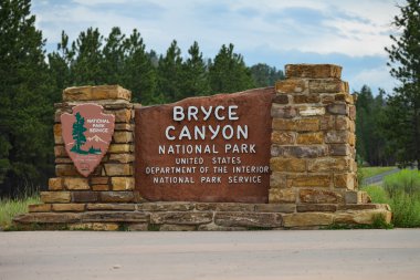 Entrance sign to Bryce Canyon National Park clipart