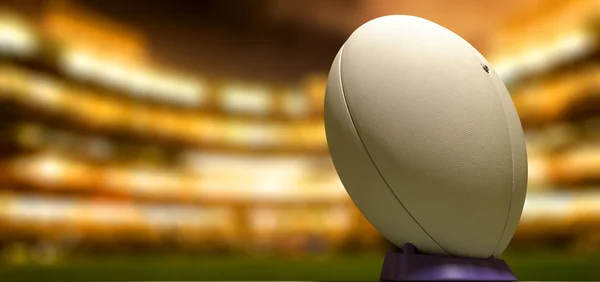 Rugby boll i en stadium natt — Stockfoto