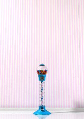 Bir şeker deposu Gumball makine