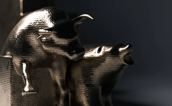 Bull Bear Statuettes Made Copper Representing Upward Downward Trending Economic — Stock Photo, Image