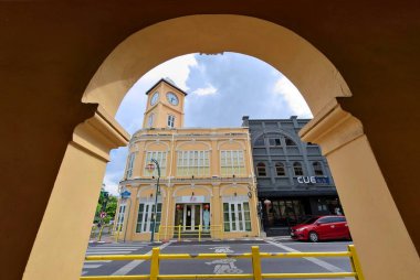 Phuket, Tayland 'daki Phuket Eski Şehir Bölgesi' nde Sino Portekiz Binası mimarisi olan eski bir şehir..