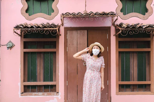 Travelers Mask Walking Street Phuket Old Town Building Sino Portuguese —  Fotos de Stock