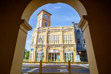 Phuket, Tayland 'daki Phuket Eski Şehir Bölgesi' nde Sino Portekiz Binası mimarisi olan eski bir şehir..