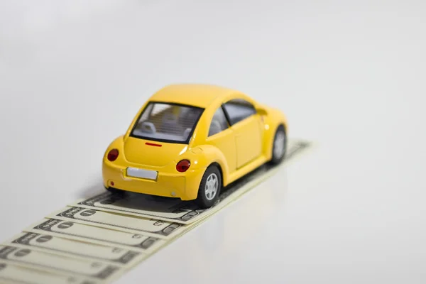 Carro de brinquedo e dinheiro Fotos De Bancos De Imagens