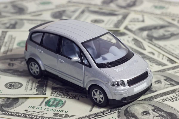 oyuncak araba ve para