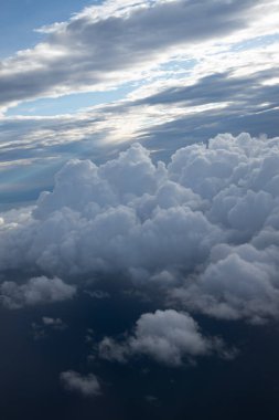 Norveç 'in üzerindeki uçak penceresinden güzel bir görüntü. Kuzey Avrupa 'nın seyahat fotoğrafları.