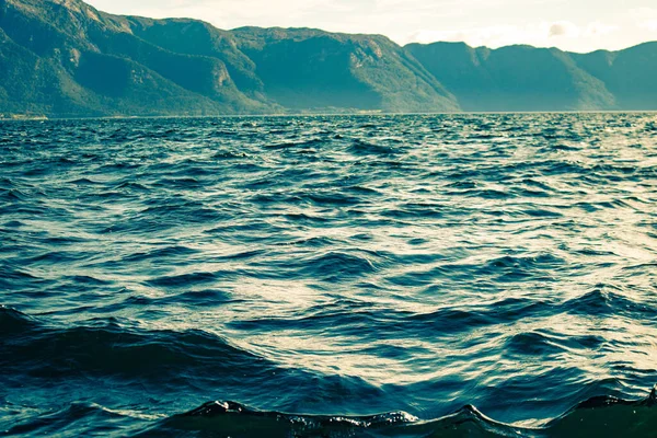 Ein Schöner Blick Auf Den Norwegischen Fjord Vom Meeresspiegel Aus — Stockfoto