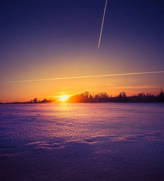 Прекрасний Зимовий Пейзаж Під Час Сходу Сонця Низької Точки Зору — стокове фото