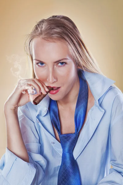 Cute woman smoking a cigar dressed with tie and shirt — Stock Photo, Image