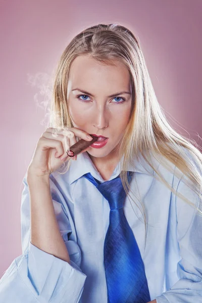 Cute woman smoking a cigar dressed with tie and shirt — Stock Photo, Image