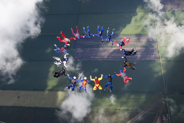 Skydivers in the sky — Stock Photo, Image