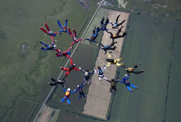 Skydivers in the sky — Stock Photo, Image