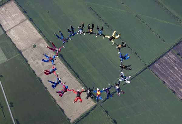 skydivers gökyüzünde