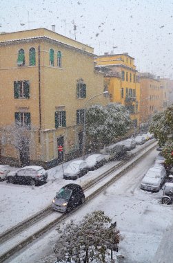 kar altında binalar