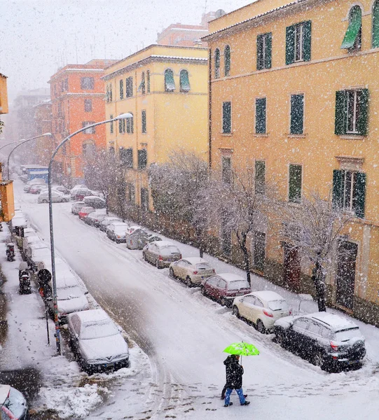 Edifici sotto nevicata — Foto Stock