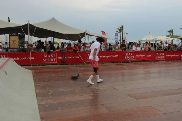 Vývoj Longboardu Fantastický Vývoj Těchto Sportovců Bez Rozdílu Pohlaví Pomocí — Stock fotografie