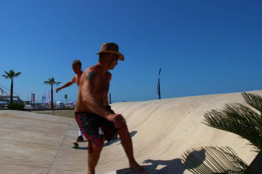 Tekerlekli kaykay, disiplin ve performanslar burada. 