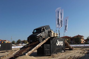 Jeep, şimdiye kadar yapılmış en güçlü off-road araçlarından biri. Off-road performansının bir kısmı. The Jeep.