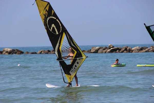 Water Sports Summer Many Sports Sea Everyone Throws Themselves Water — Stock Photo, Image